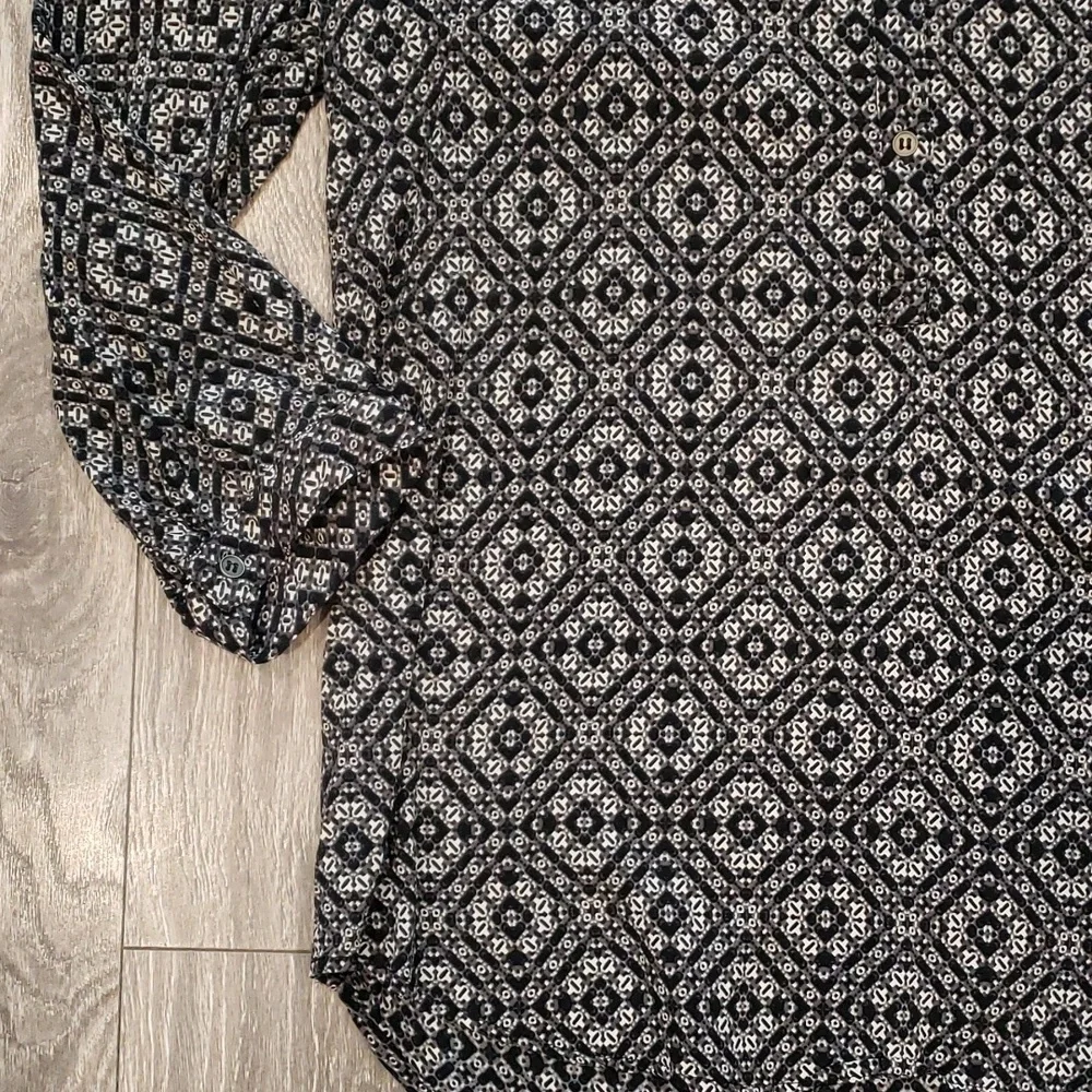 3/$12 Blouse Tunic V Neck Button Down Black Grey White XL-runs small - Picture 11 of 13